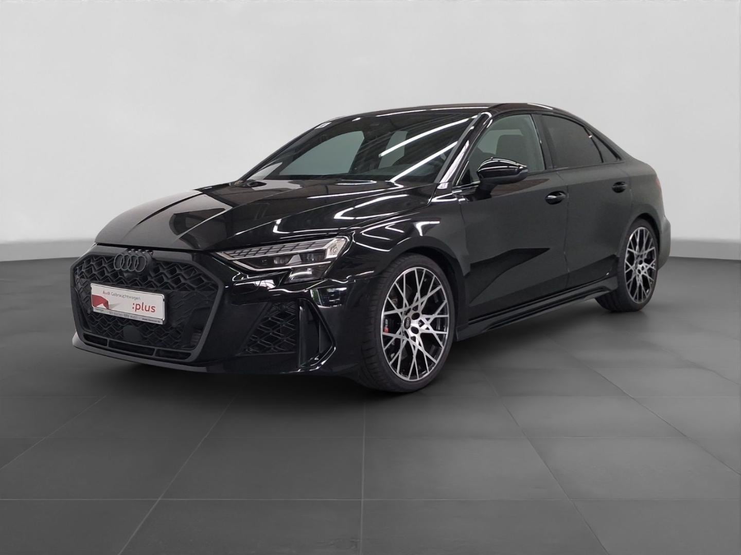Bild über Audi RS 3 Limousine TFSI quattro S tronic - für weitere Informationen kontaktieren Sie den Audi Partner
