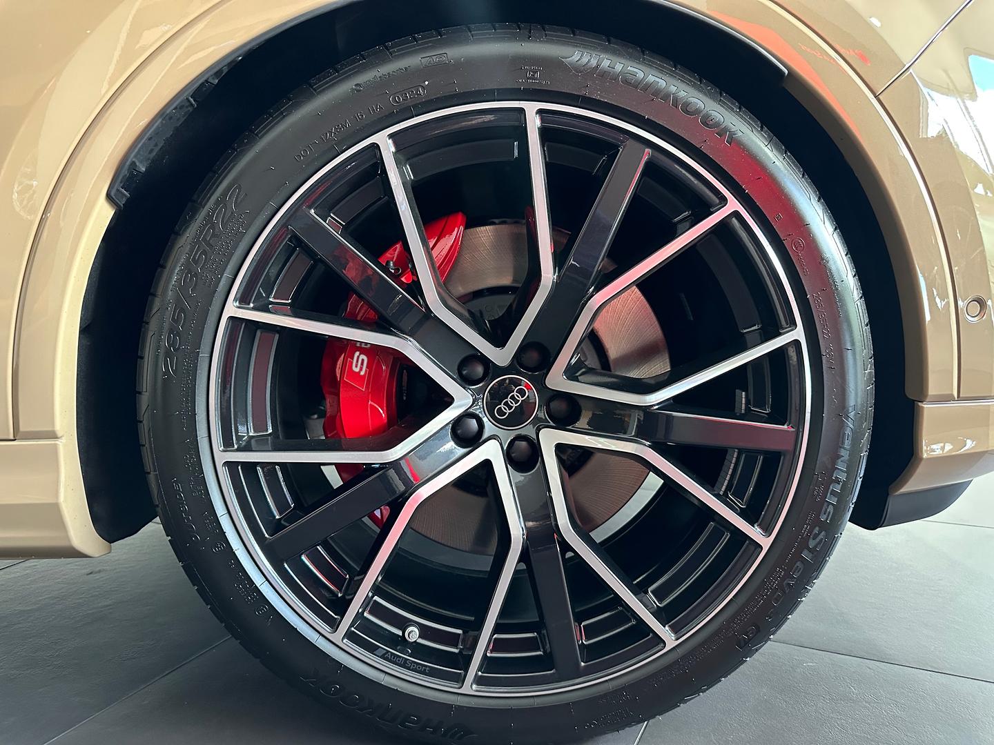 Image about Audi SQ7 SQ7 SUV TFSI 373 kW tiptronic
