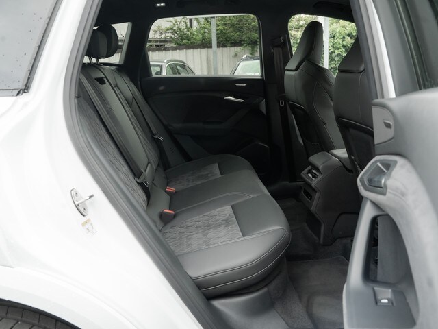 Image about Audi Q6 SUV e-tron e-tron quattro