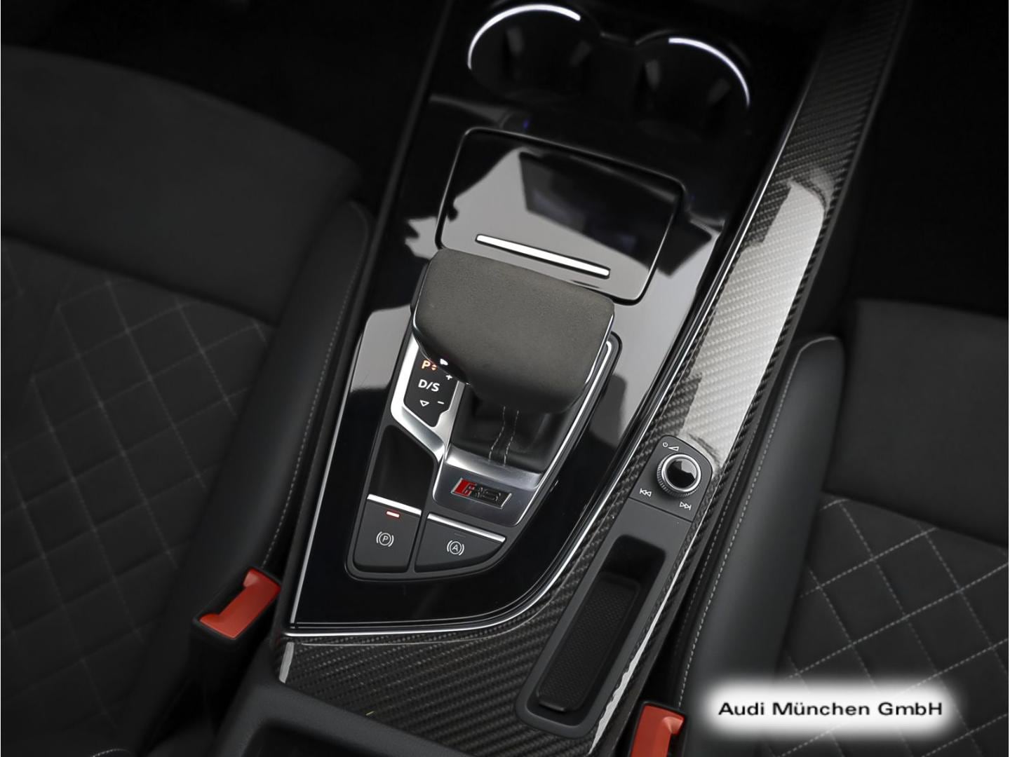 Bild über Audi RS 4 Avant TFSI quattro tiptronic - für weitere Informationen kontaktieren Sie den Audi Partner