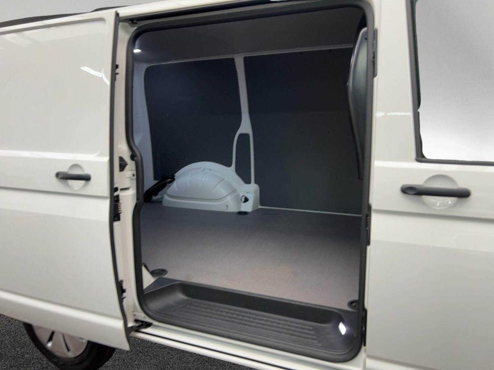 Volkswagen T6.1 Transporter Kasten kurzer Radstand – Bild 7