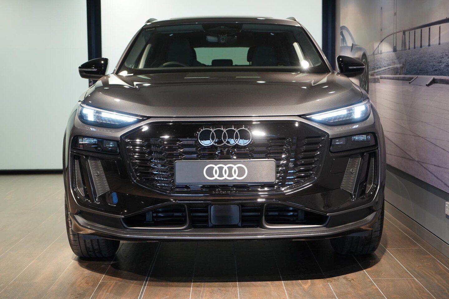 Image about Audi Q6 SUV e-tron e-tron