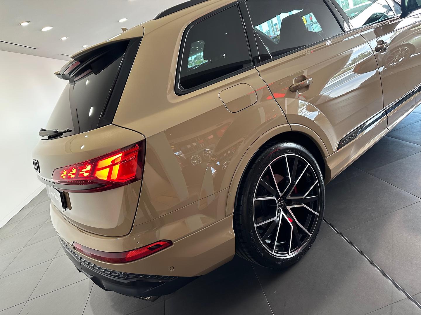 Image about Audi SQ7 SQ7 SUV TFSI 373 kW tiptronic