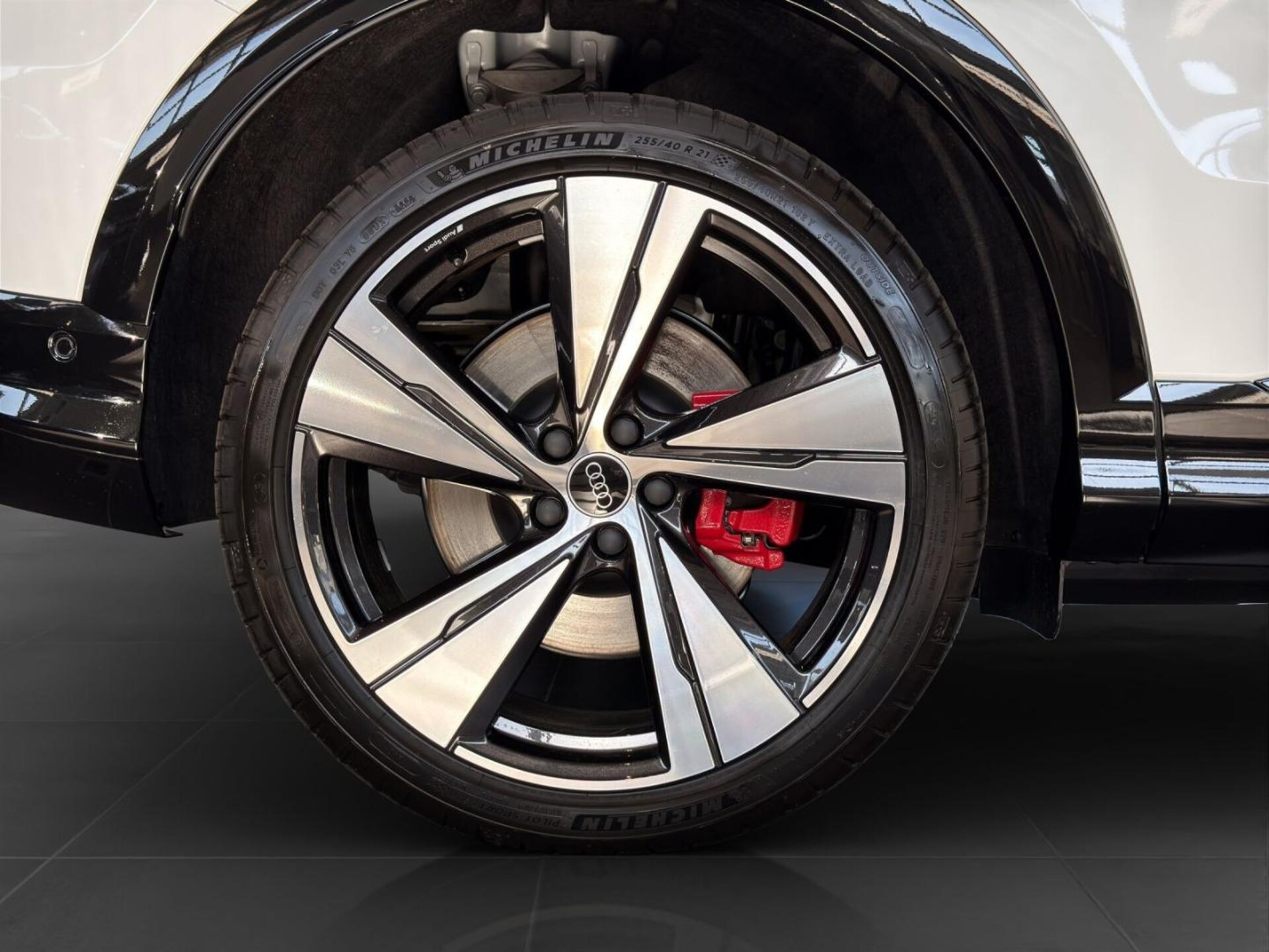 Audi Q5 SUV e-hybrid edition one