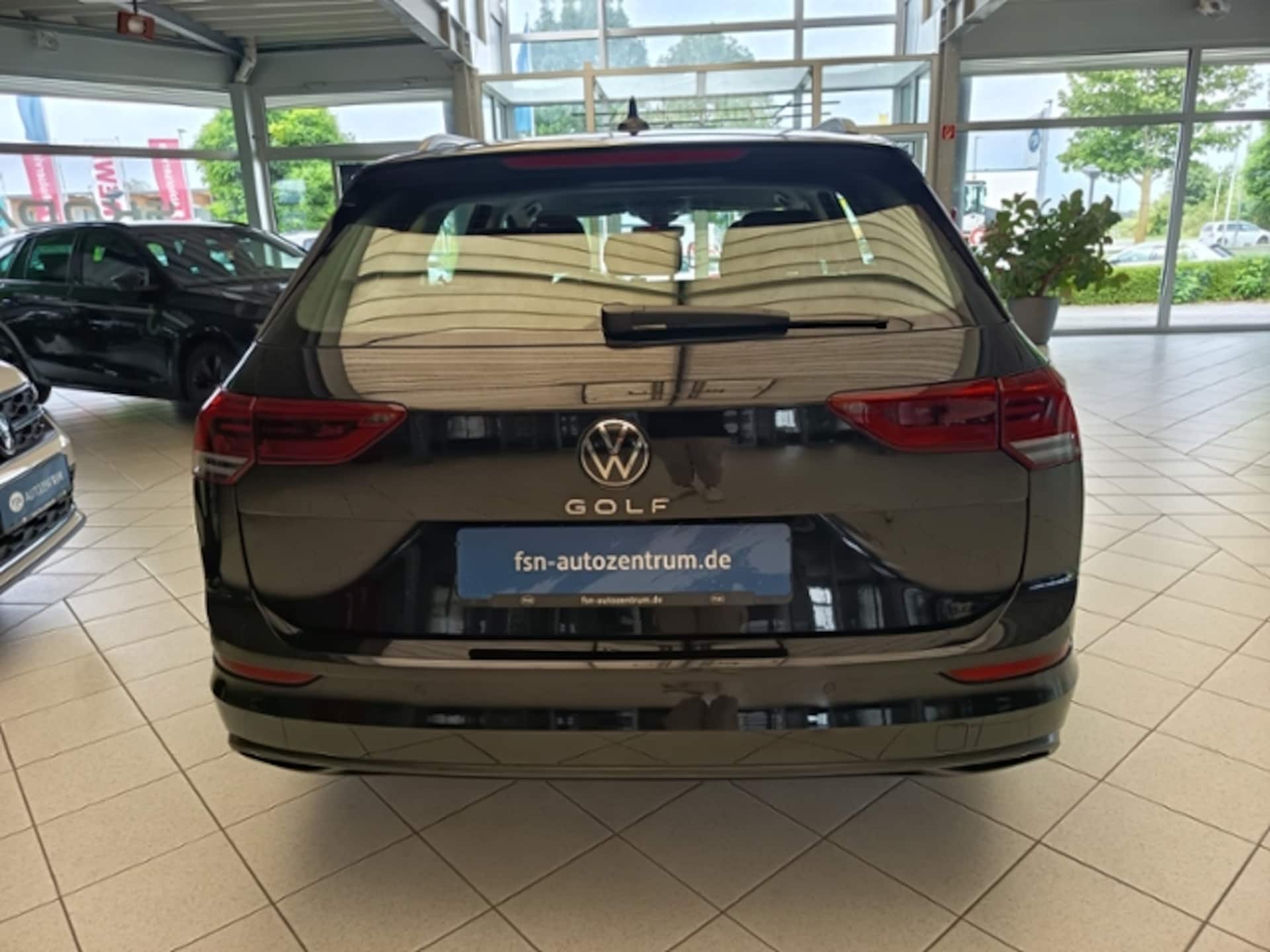 Volkswagen Golf Variant Life