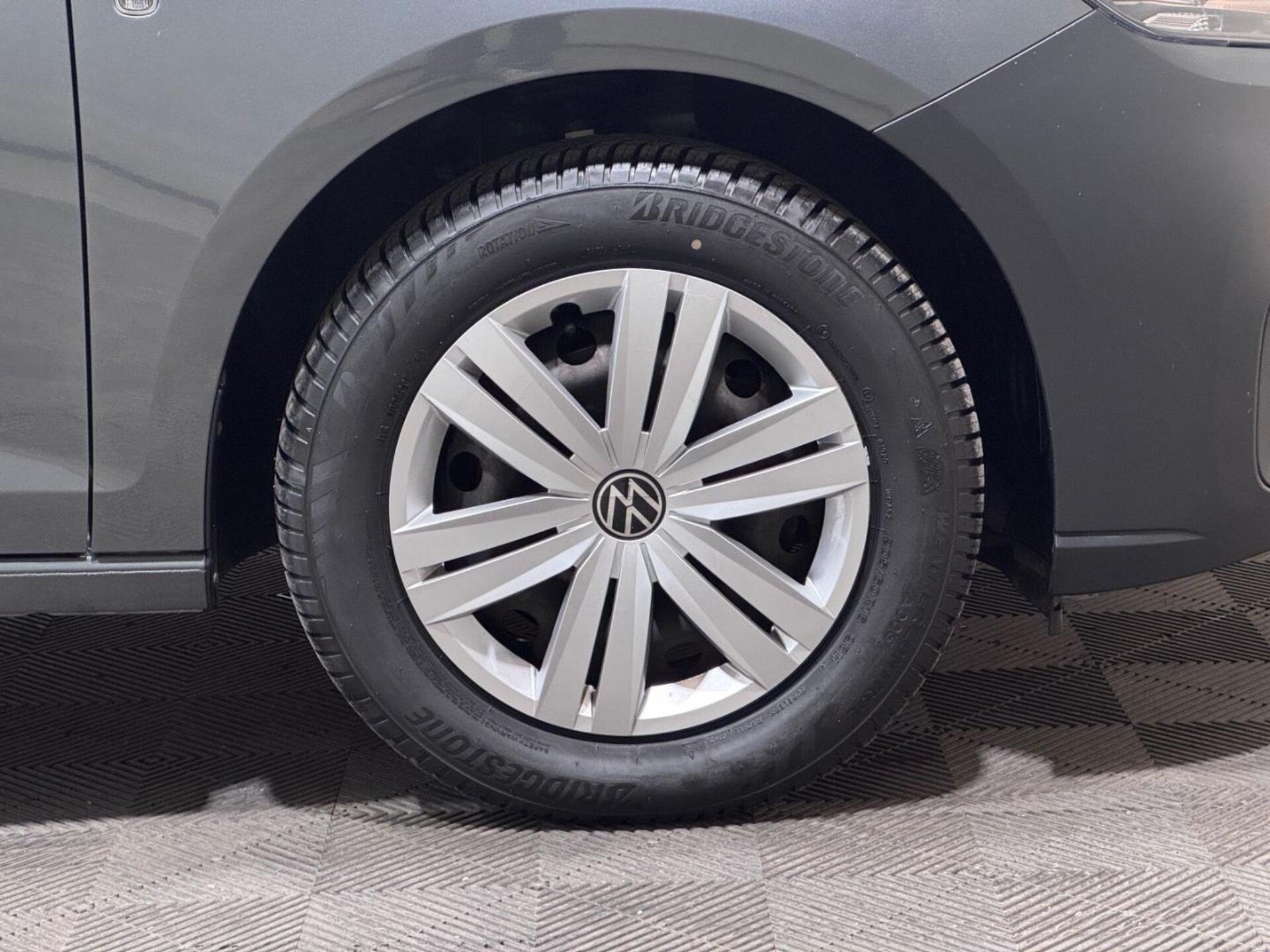 Volkswagen Caddy Basis-Modell
