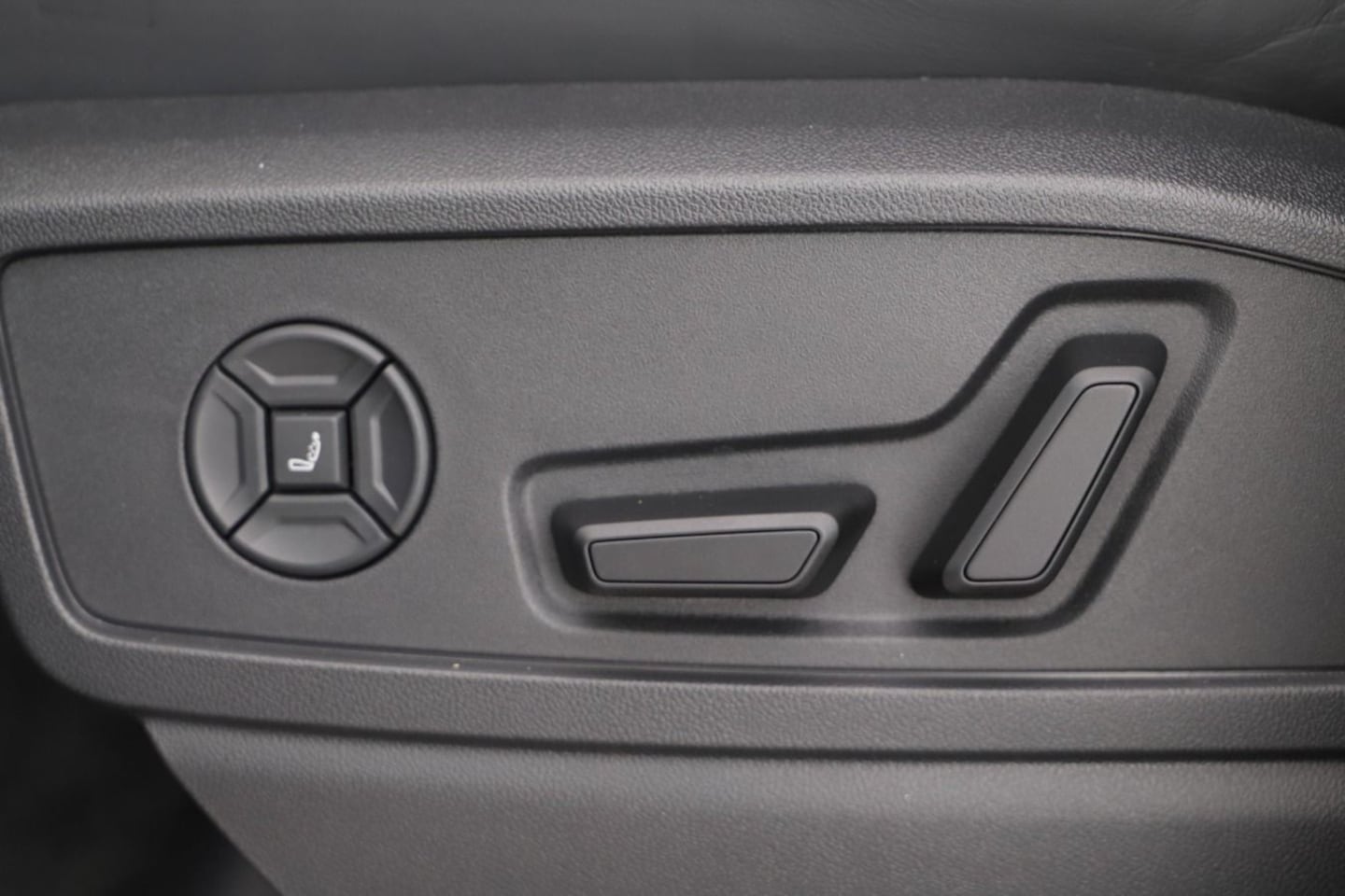 Bild über Audi SQ5 Sportback edition one mit Akzenten mythosschwarz TFSI 270 kW S tronic - für weitere Informationen kontaktieren Sie den Audi Partner
