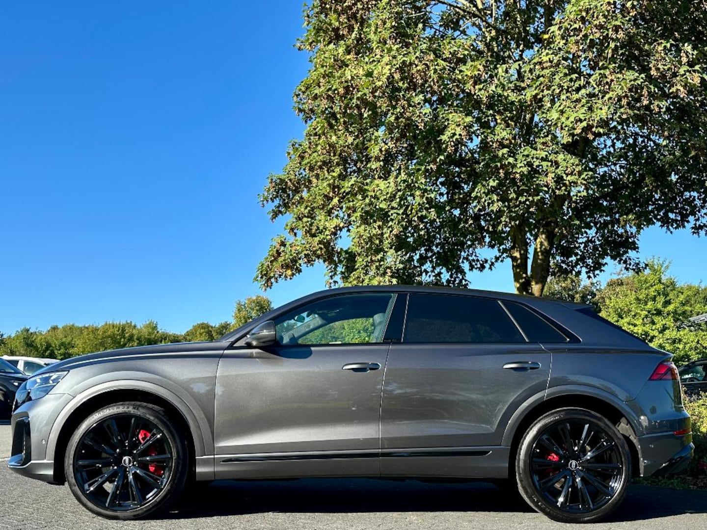 Bild über Audi SQ8 SUV TFSI quattro tiptronic - für weitere Informationen kontaktieren Sie den Audi Partner