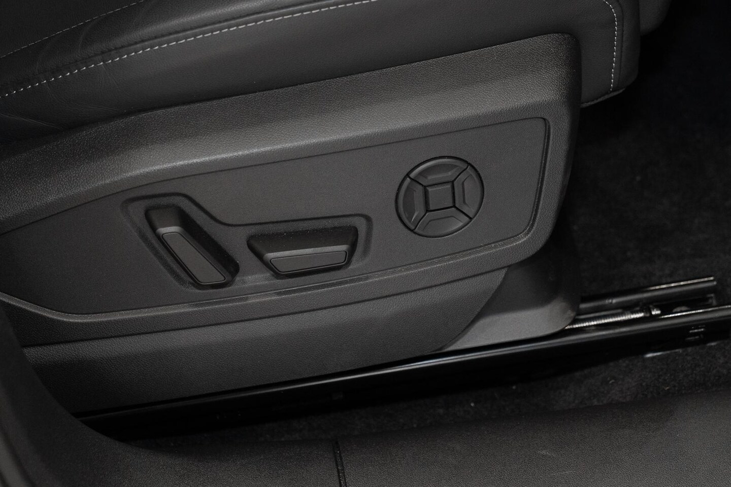 Image about Audi Q5 SUV TFSI quattro 200 kW sport