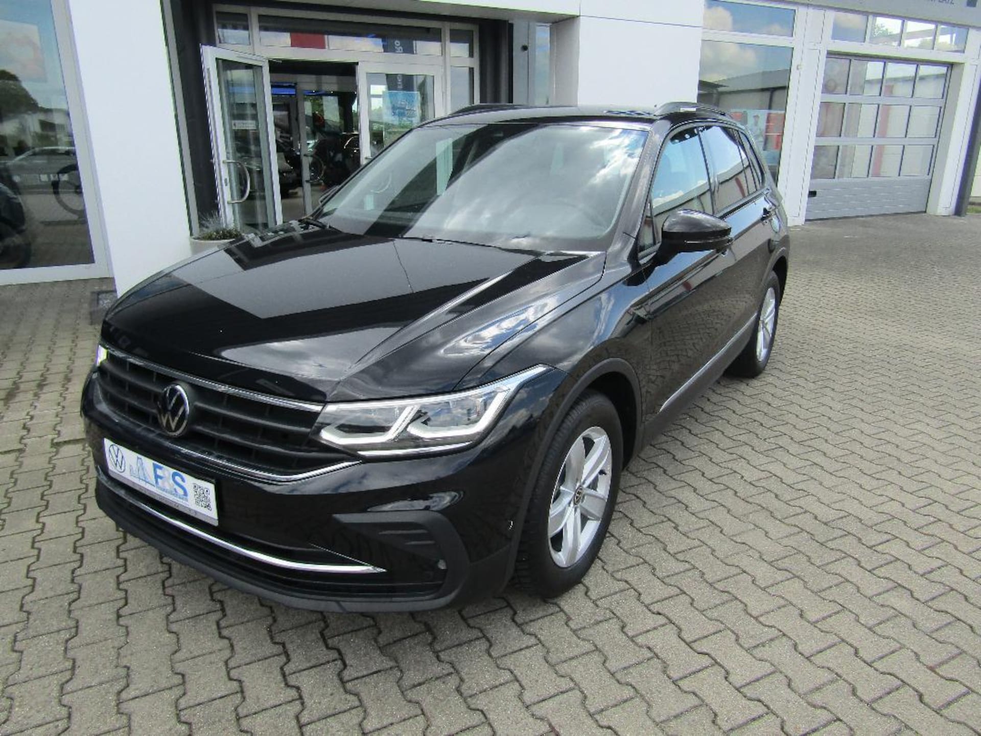 Volkswagen Tiguan 2023 — 1.5 TSI 6-GANG APP-CON NAVI LED-MATRIX REAR VIEW DAB+ ACC LANE/FRONT ASSIST