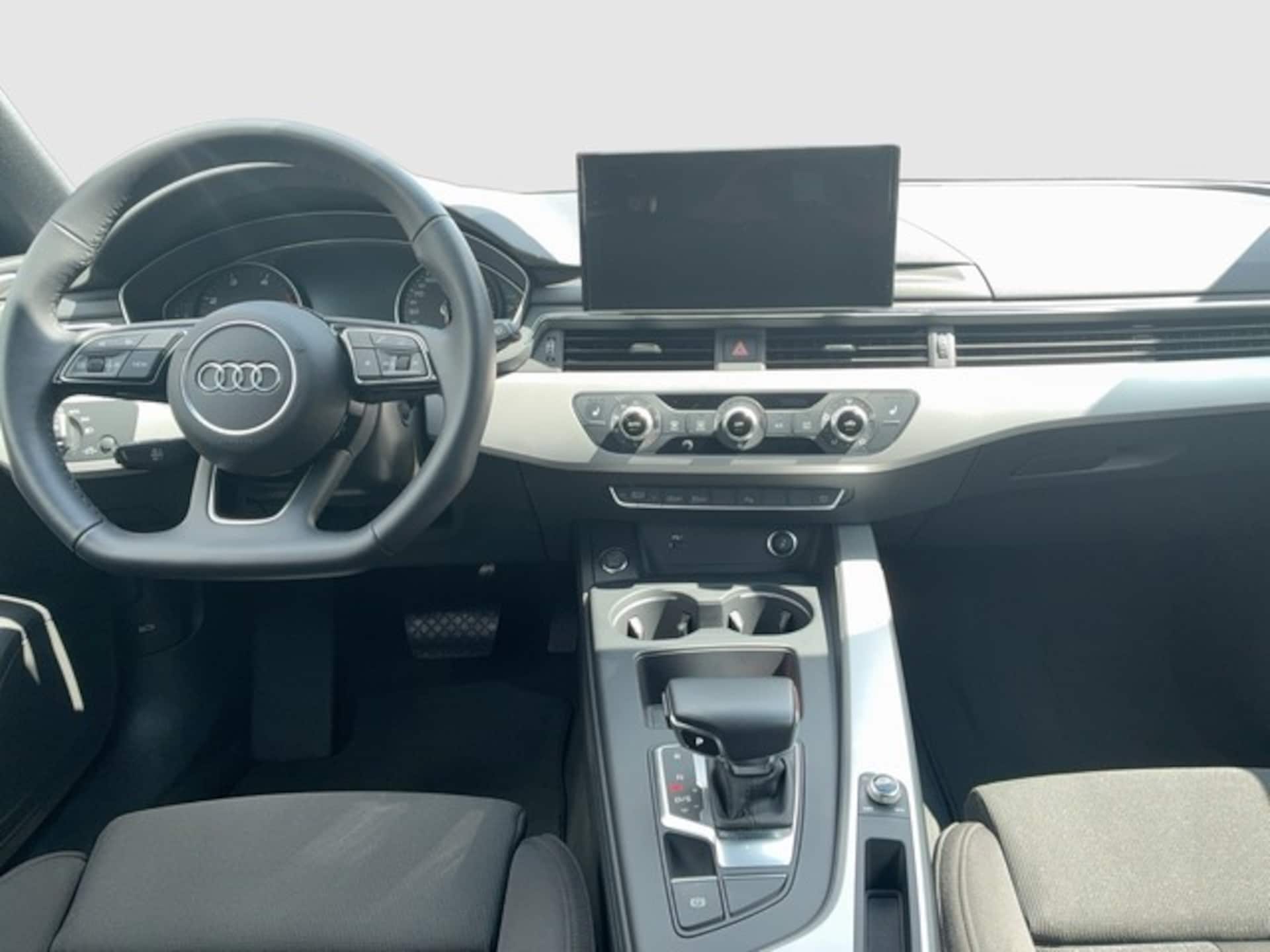 Audi A4 Avant S line