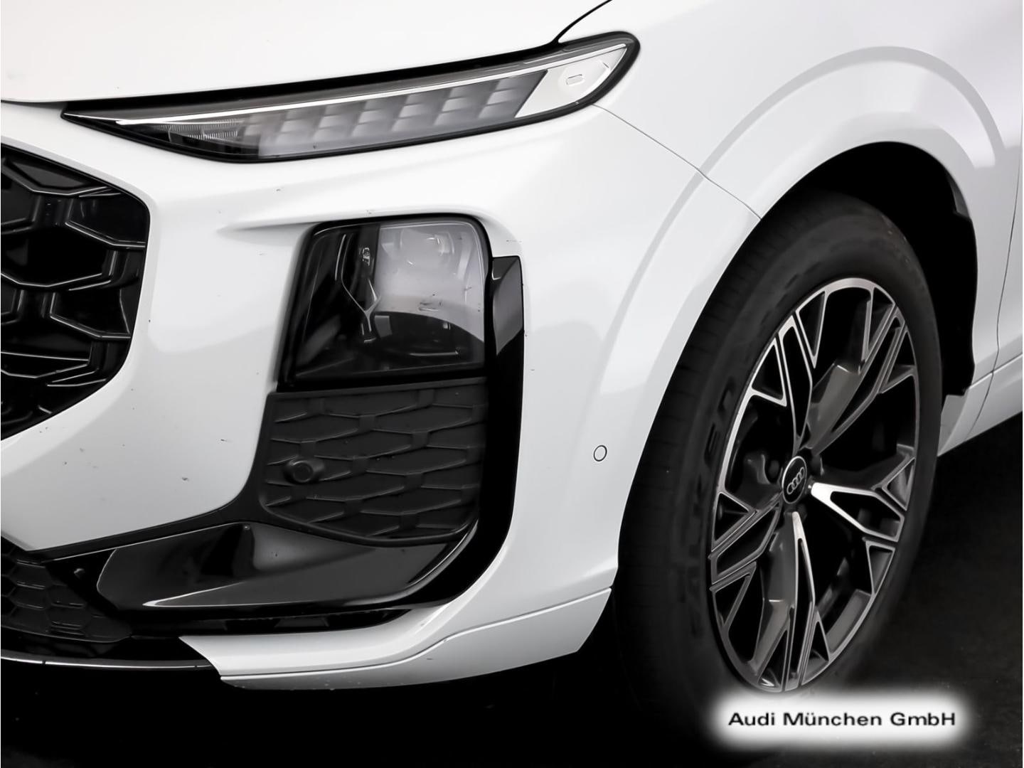 Bild über Audi Q3 SUV TFSI 110 kW S tronic - für weitere Informationen kontaktieren Sie den Audi Partner