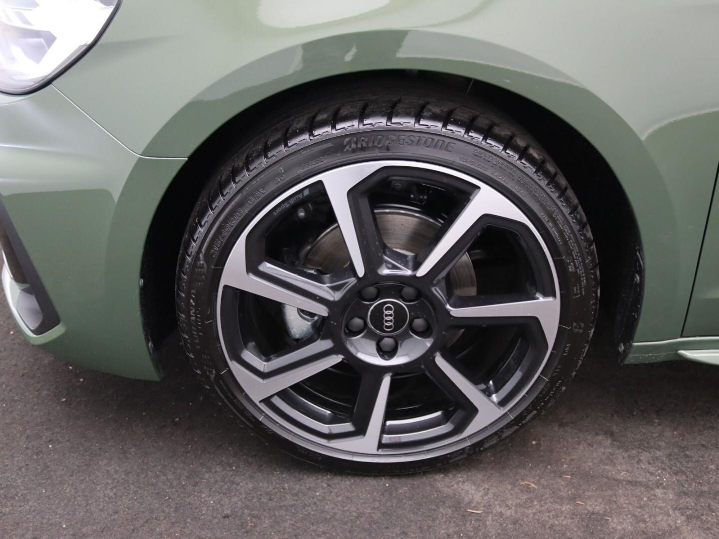 Bild über Audi A1 Sportback S line 35 TFSI S tronic - für weitere Informationen kontaktieren Sie den Audi Partner