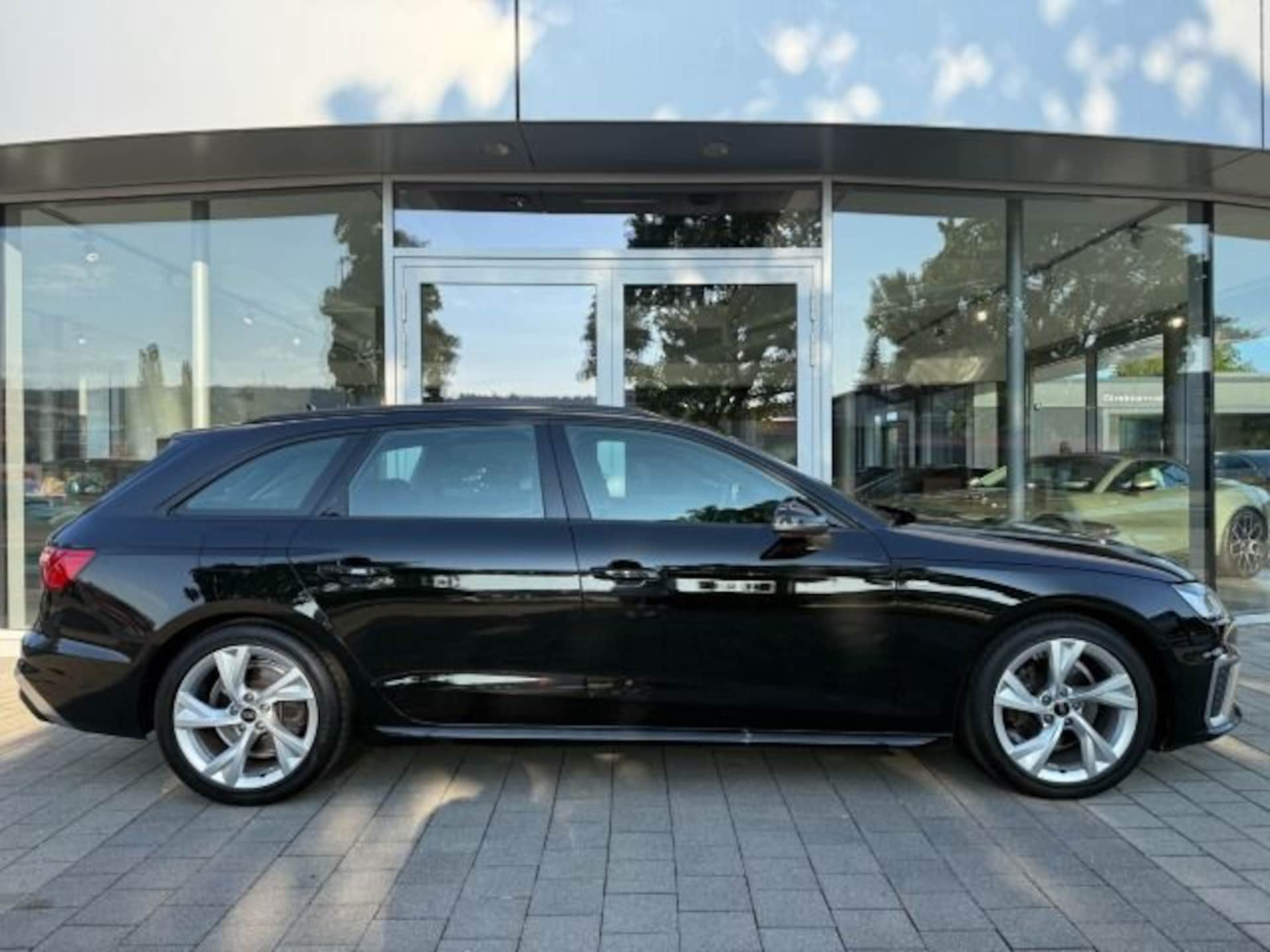 Audi A4 Avant S line