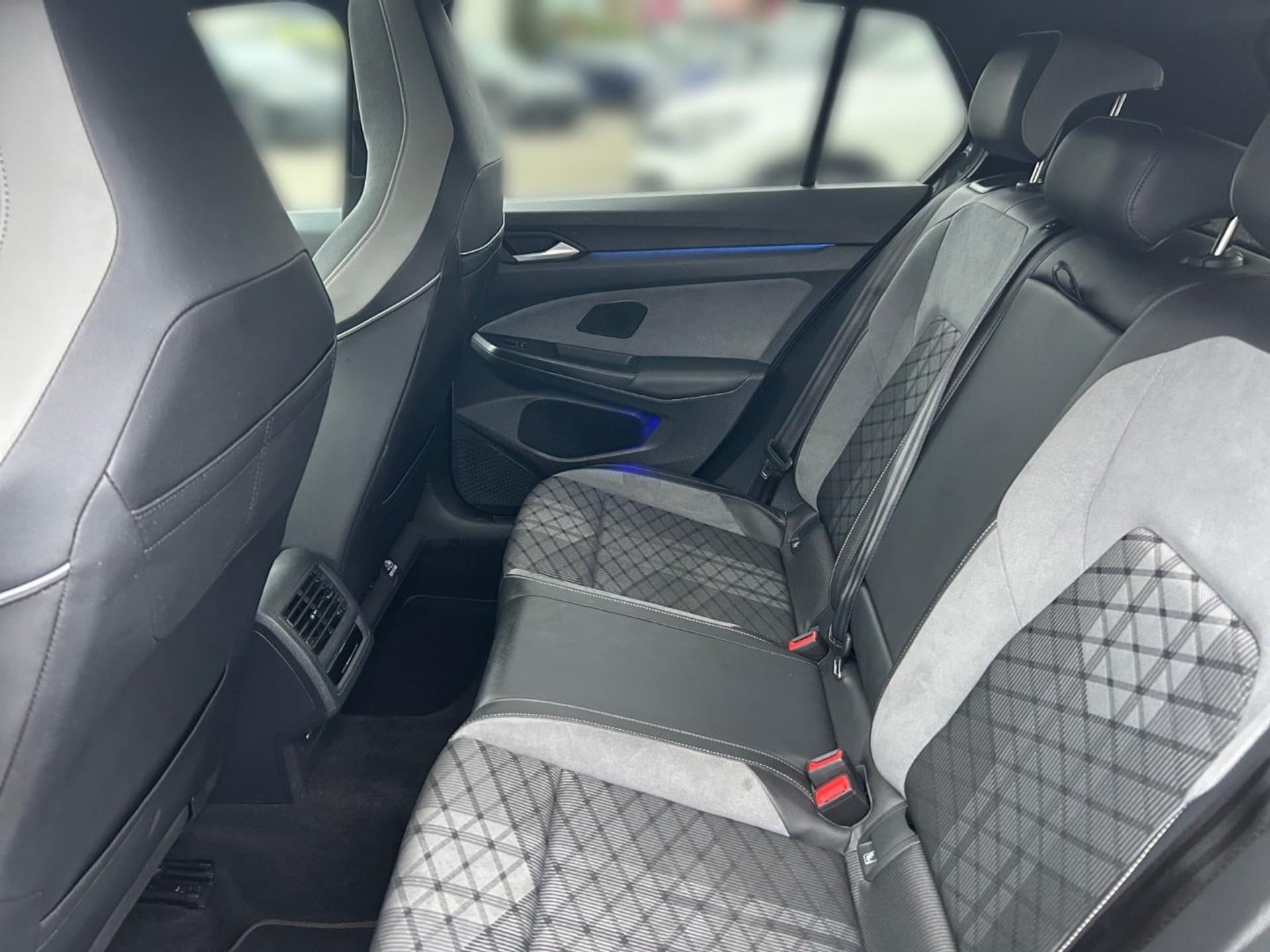 Volkswagen Golf R-Line