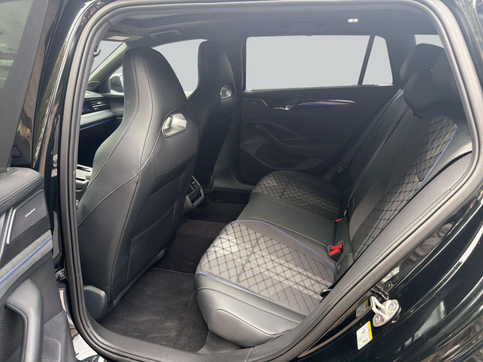 Volkswagen Passat – Bild 11