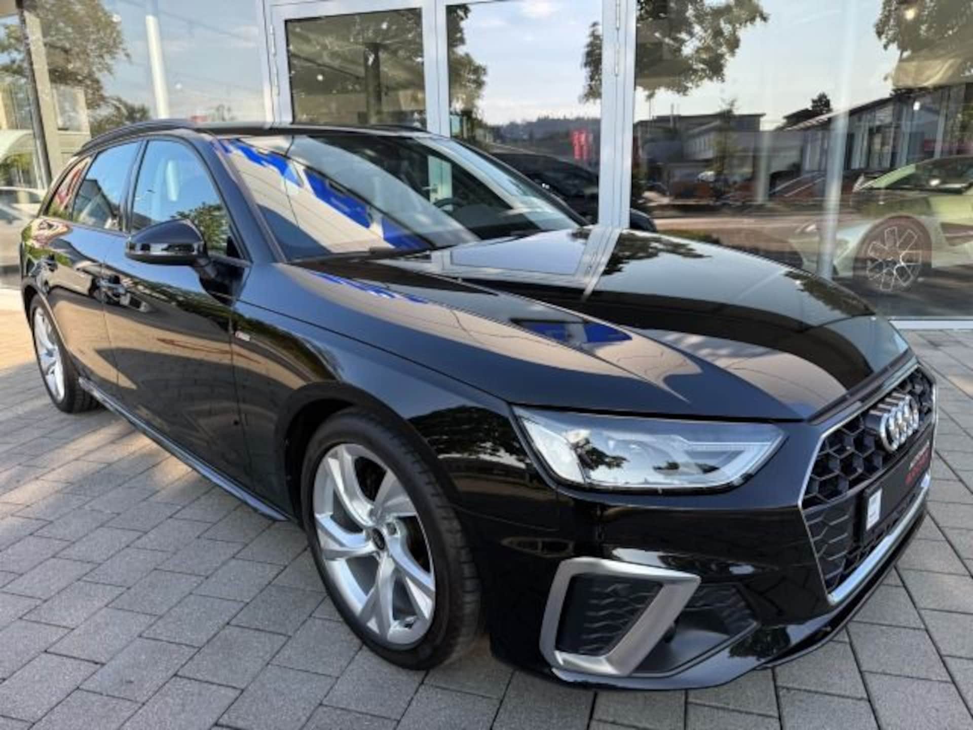 Audi A4 Avant S line