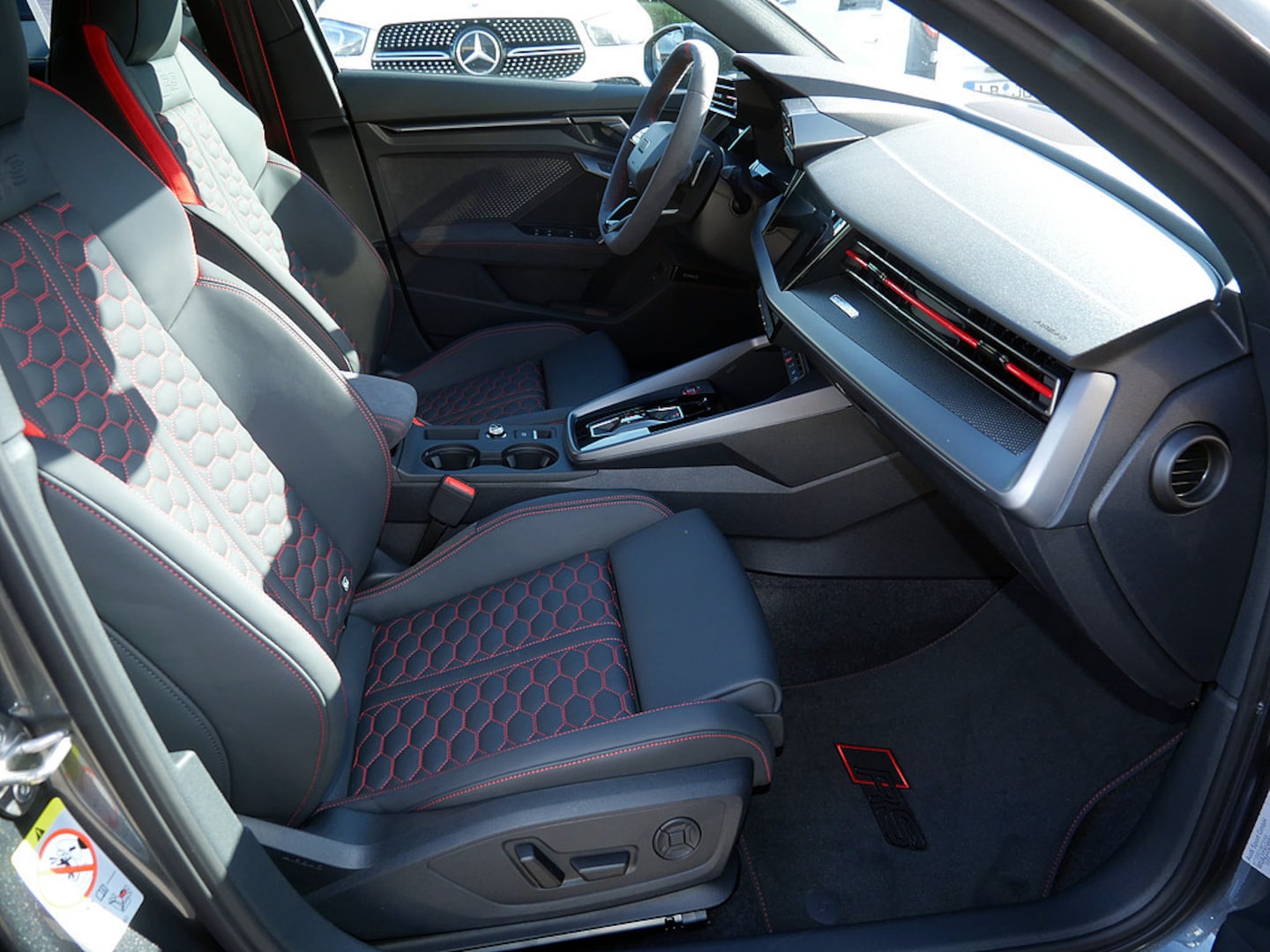 Bild über Audi RS 3 Sportback TFSI quattro 294 kW S tronic - für weitere Informationen kontaktieren Sie den Audi Partner