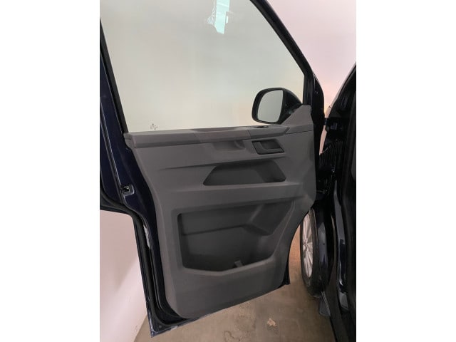 Volkswagen T6.1 Caravelle larger