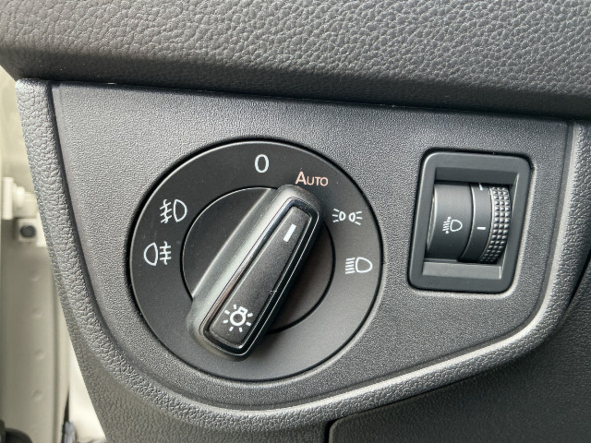 Volkswagen Polo Basis-Modell