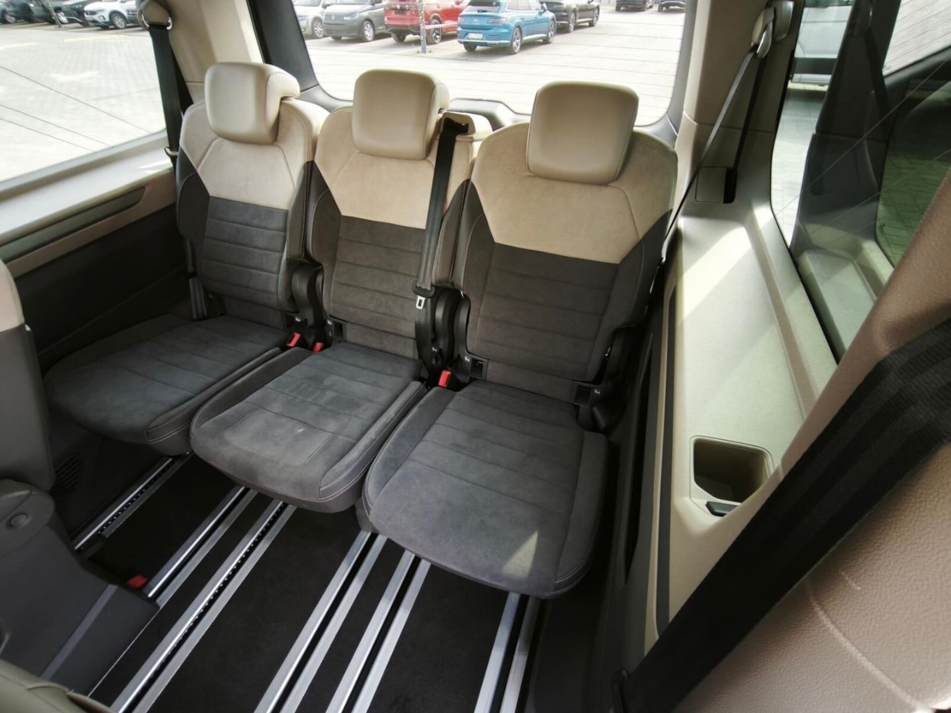 Volkswagen Multivan długi rozstaw osi Life