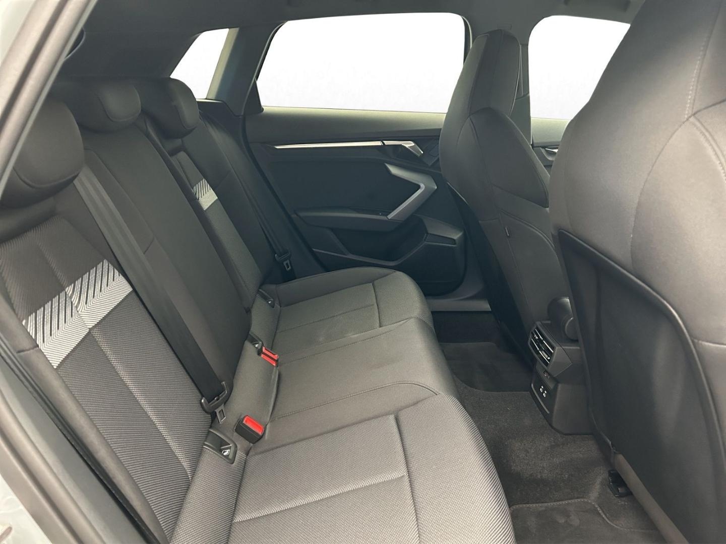Bild über Audi A3 allstreet 35 TDI S tronic - für weitere Informationen kontaktieren Sie den Audi Partner