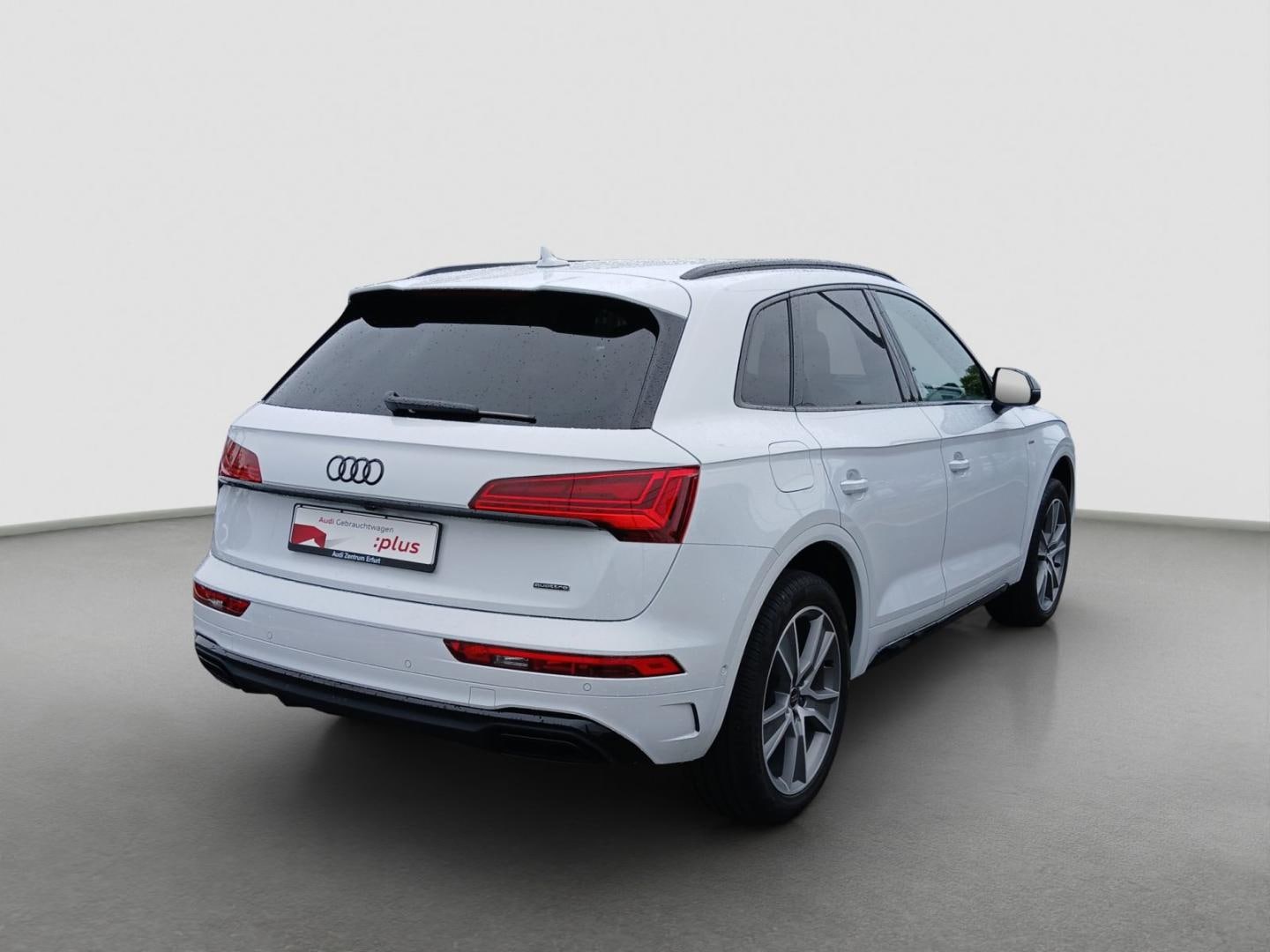 Bild über Audi Q5 TFSI e S line business 55 TFSI e quattro S tronic - für weitere Informationen kontaktieren Sie den Audi Partner