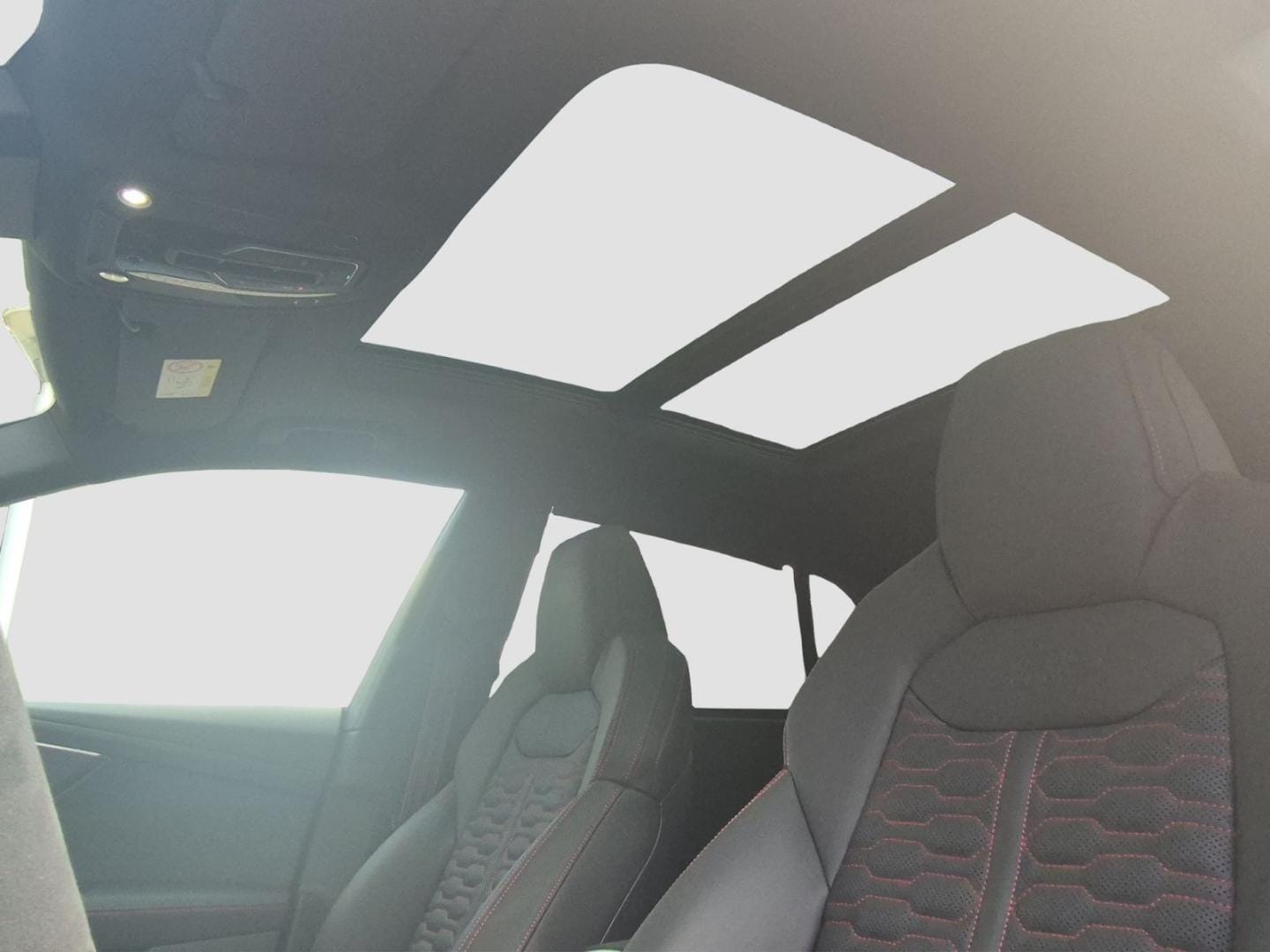 Bild über Audi RS Q8 SUV TFSI quattro 471 kW tiptronic - für weitere Informationen kontaktieren Sie den Audi Partner