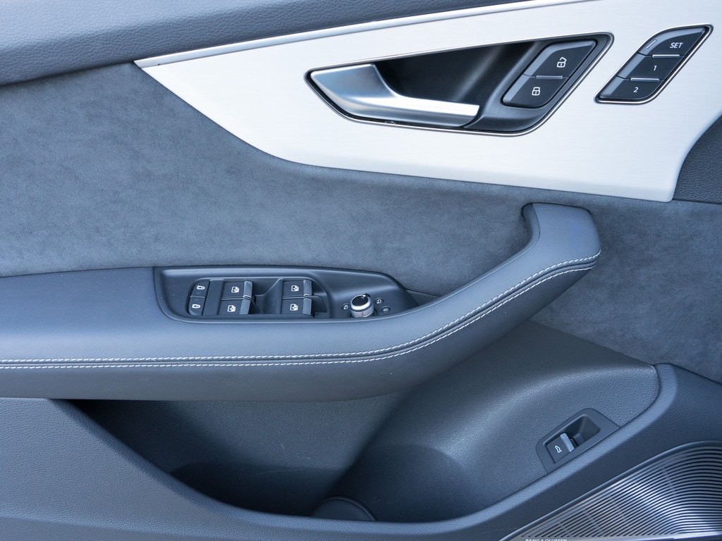 Image about Audi SQ7 SUV TFSI quattro tiptronic