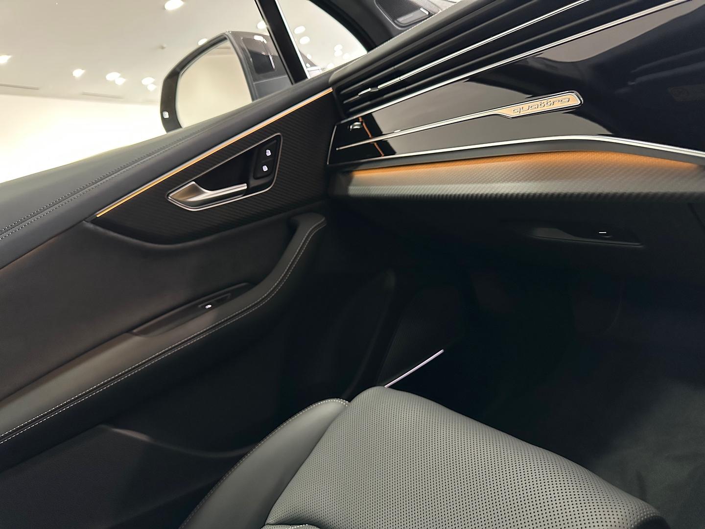 Image about Audi SQ7 SQ7 SUV TFSI 373 kW tiptronic