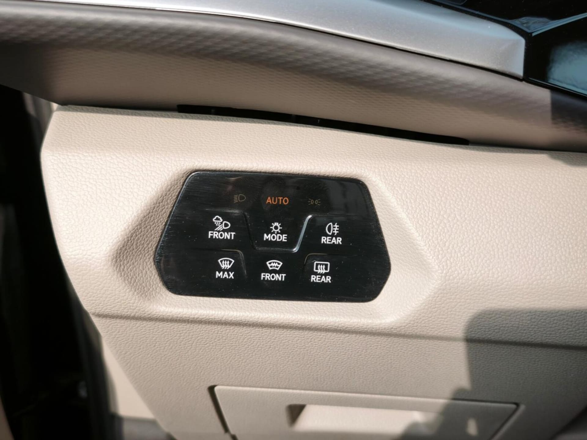 Volkswagen Multivan długi rozstaw osi Life