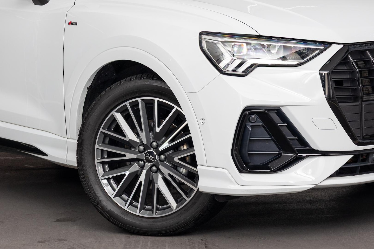 Image about Audi Q3 35 TFSI S line edition