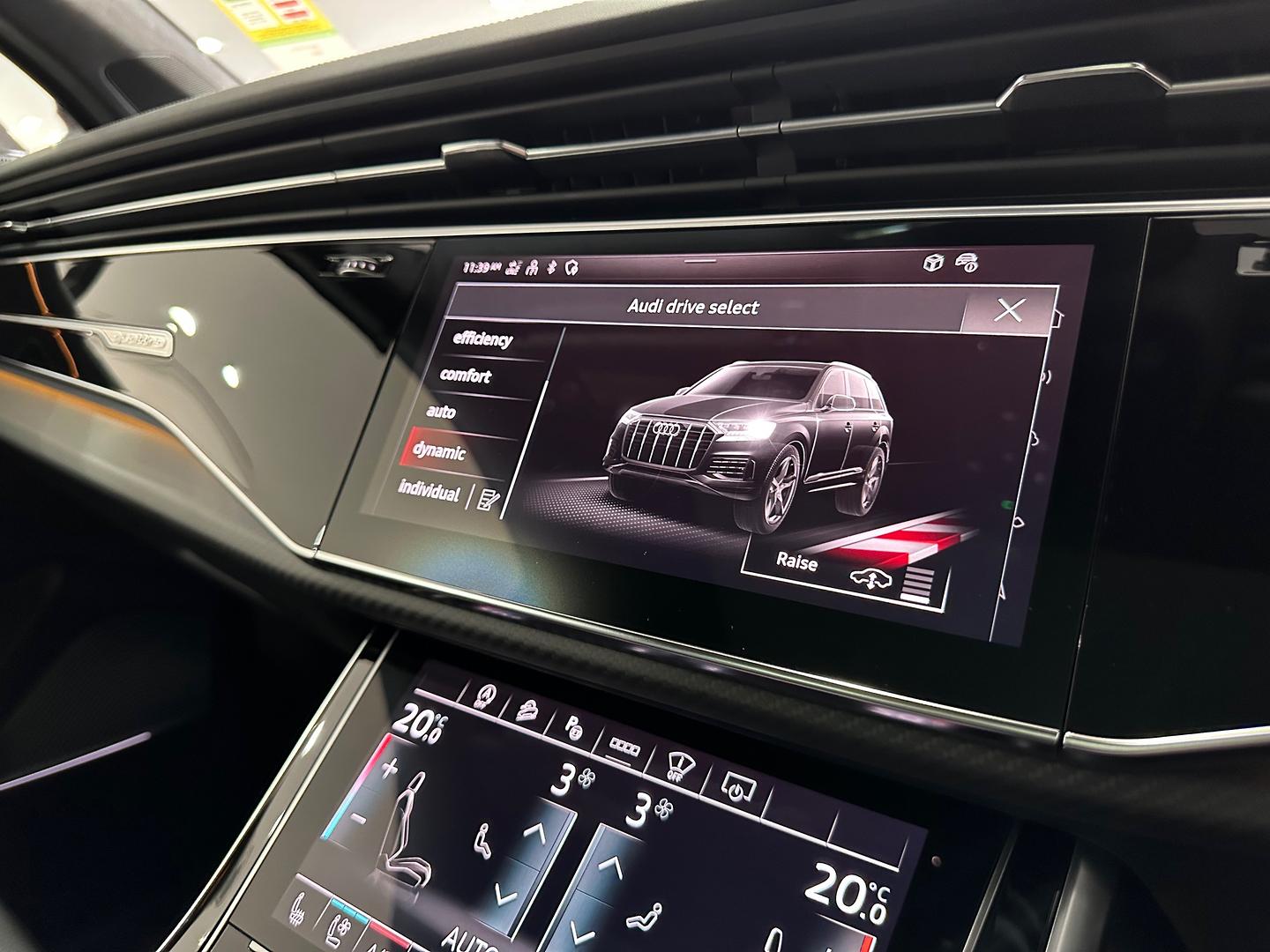 Image about Audi SQ7 SQ7 SUV TFSI 373 kW tiptronic