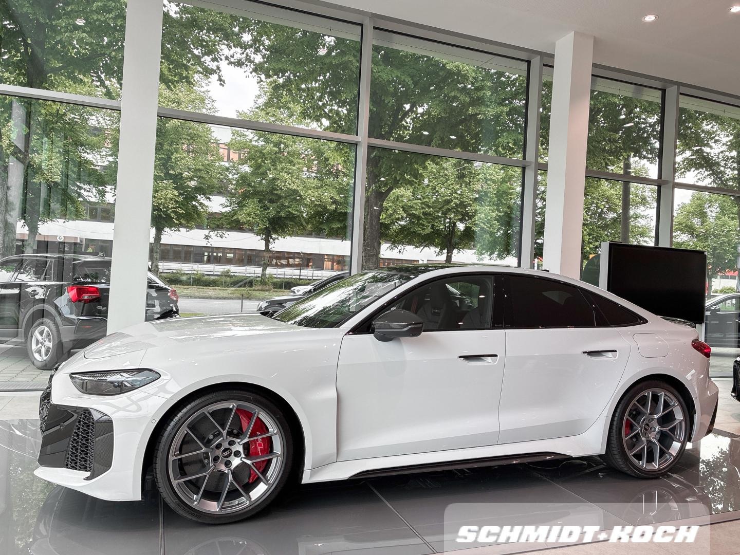 Bild über Audi RS 5 Limousine TFSI quattro 470 kW tiptronic - für weitere Informationen kontaktieren Sie den Audi Partner