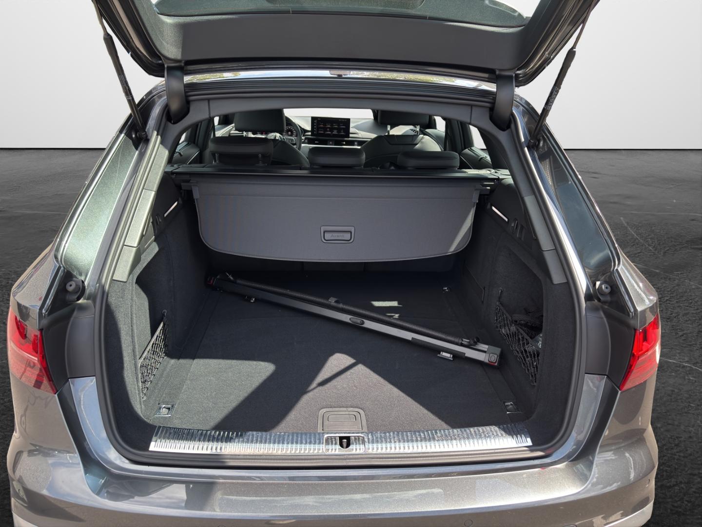 Image about Audi A4 Avant S line 35 TDI S tronic