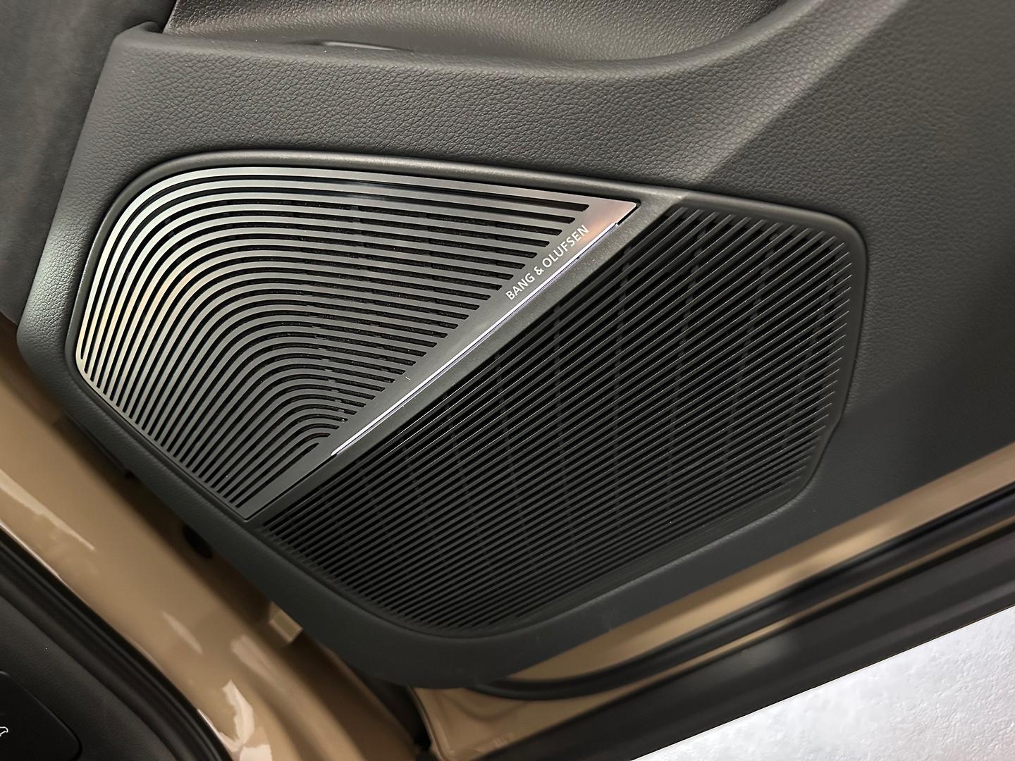 Image about Audi SQ7 SQ7 SUV TFSI 373 kW tiptronic