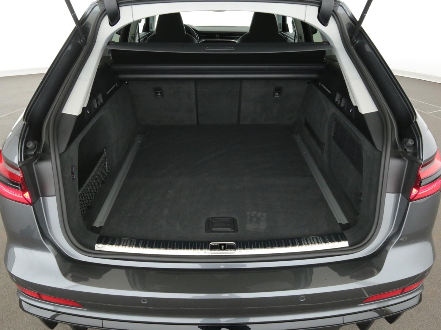 Bild über Audi S6 Avant TDI quattro tiptronic - für weitere Informationen kontaktieren Sie den Audi Partner