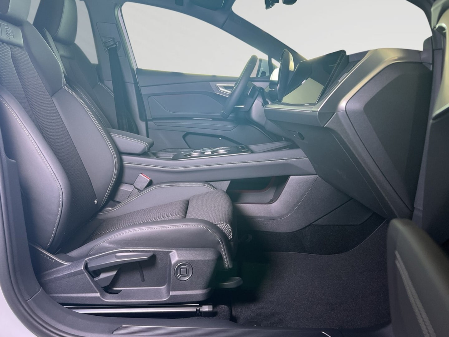 Bild über Audi Q4 SUV e-tron e-tron performance 210 kW - für weitere Informationen kontaktieren Sie den Audi Partner