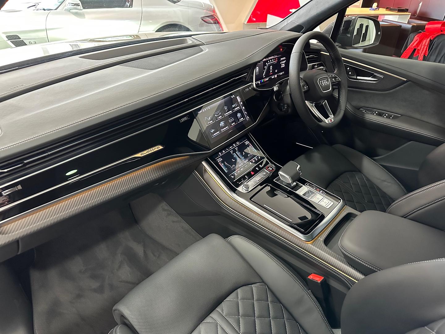 Image about Audi SQ7 SQ7 SUV TFSI 373 kW tiptronic