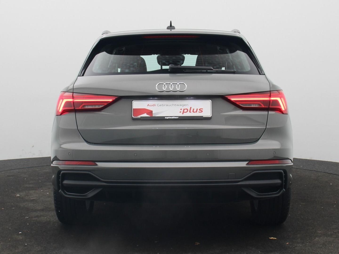 Bild über Audi Q3 S line 35 TFSI S tronic - für weitere Informationen kontaktieren Sie den Audi Partner