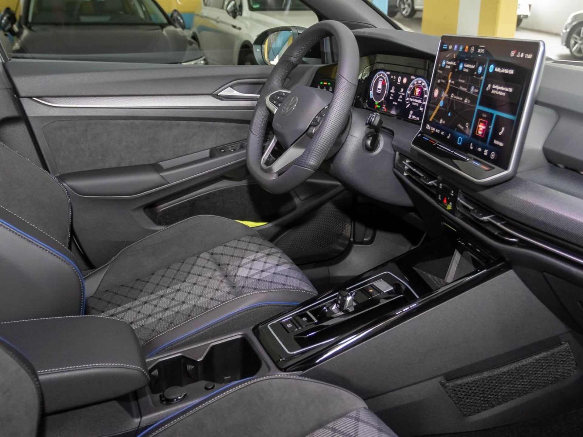 Volkswagen Golf R-Line