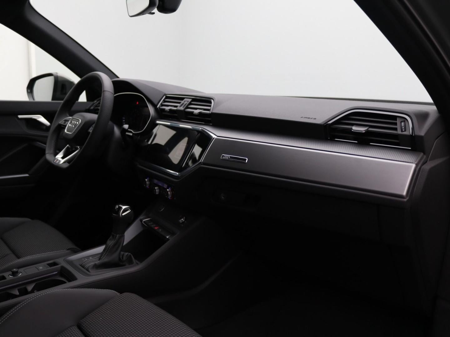 Bild über Audi Q3 S line 35 TFSI S tronic - für weitere Informationen kontaktieren Sie den Audi Partner