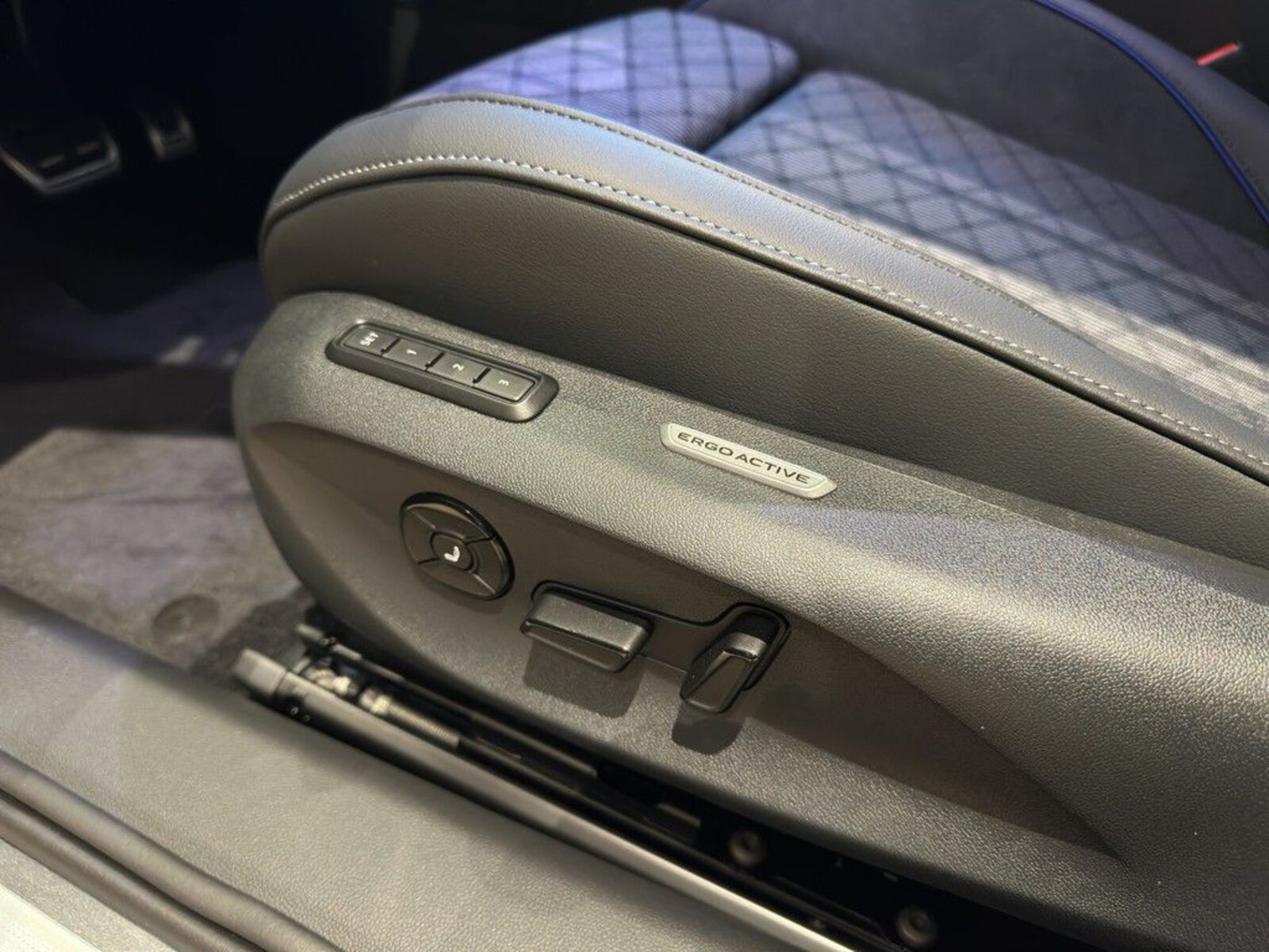Volkswagen Passat – Bild 17