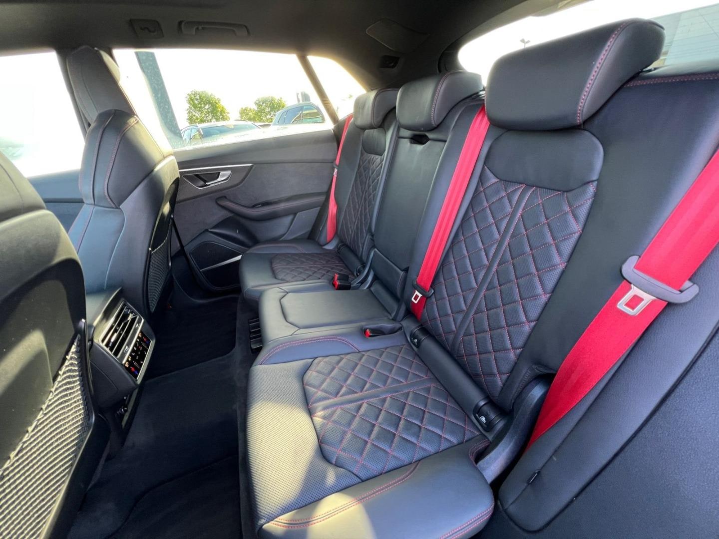 Bild über Audi SQ8 SUV TFSI quattro tiptronic - für weitere Informationen kontaktieren Sie den Audi Partner