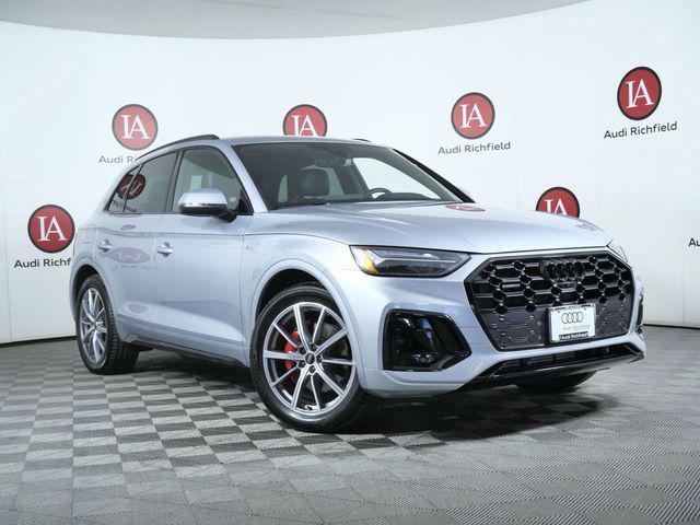 2024 Audi Q5 55 e Premium Plus's photo