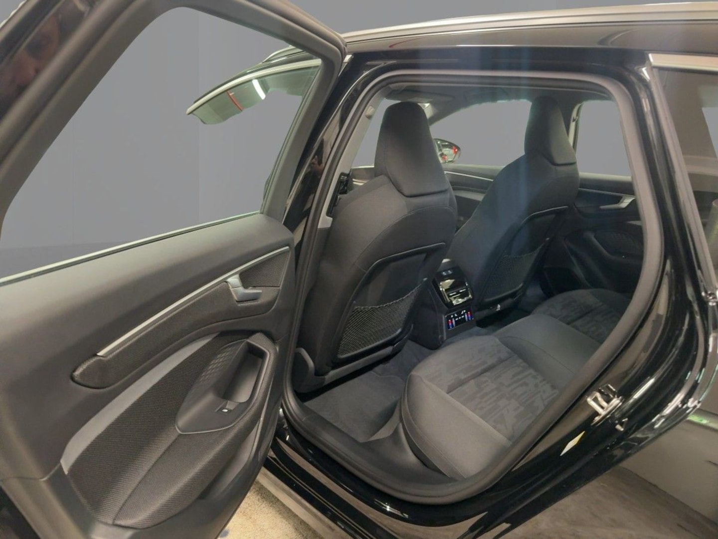 Bild über Audi A6 Avant TDI quattro 150 kW S tronic - für weitere Informationen kontaktieren Sie den Audi Partner