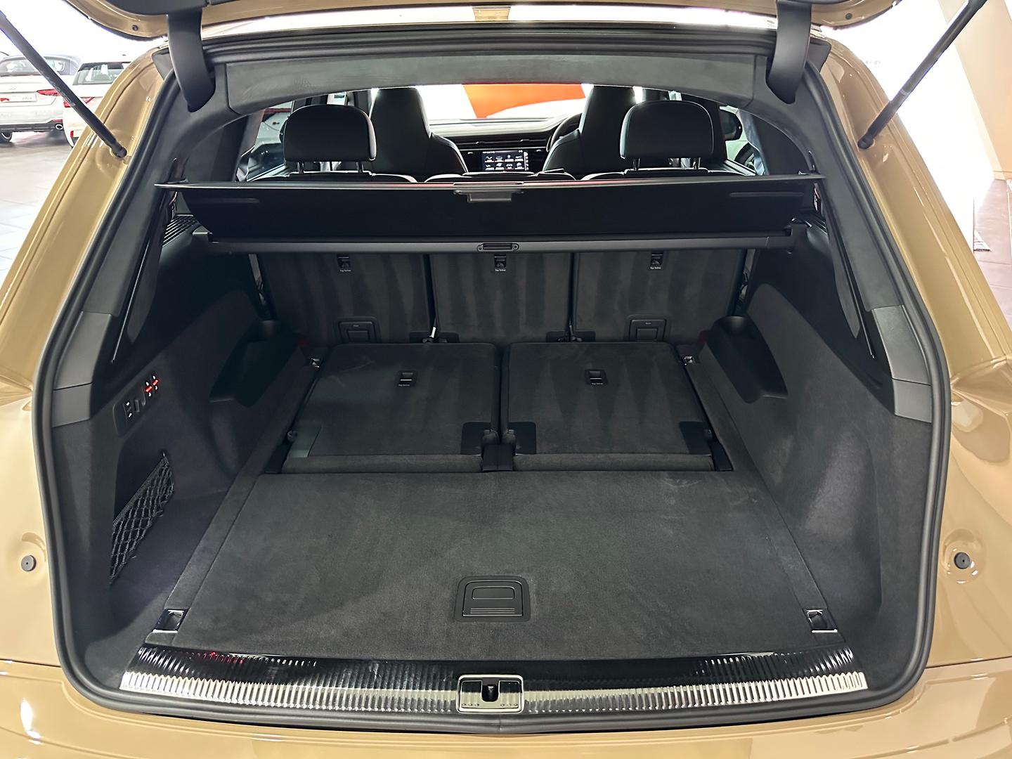 Image about Audi SQ7 SQ7 SUV TFSI 373 kW tiptronic