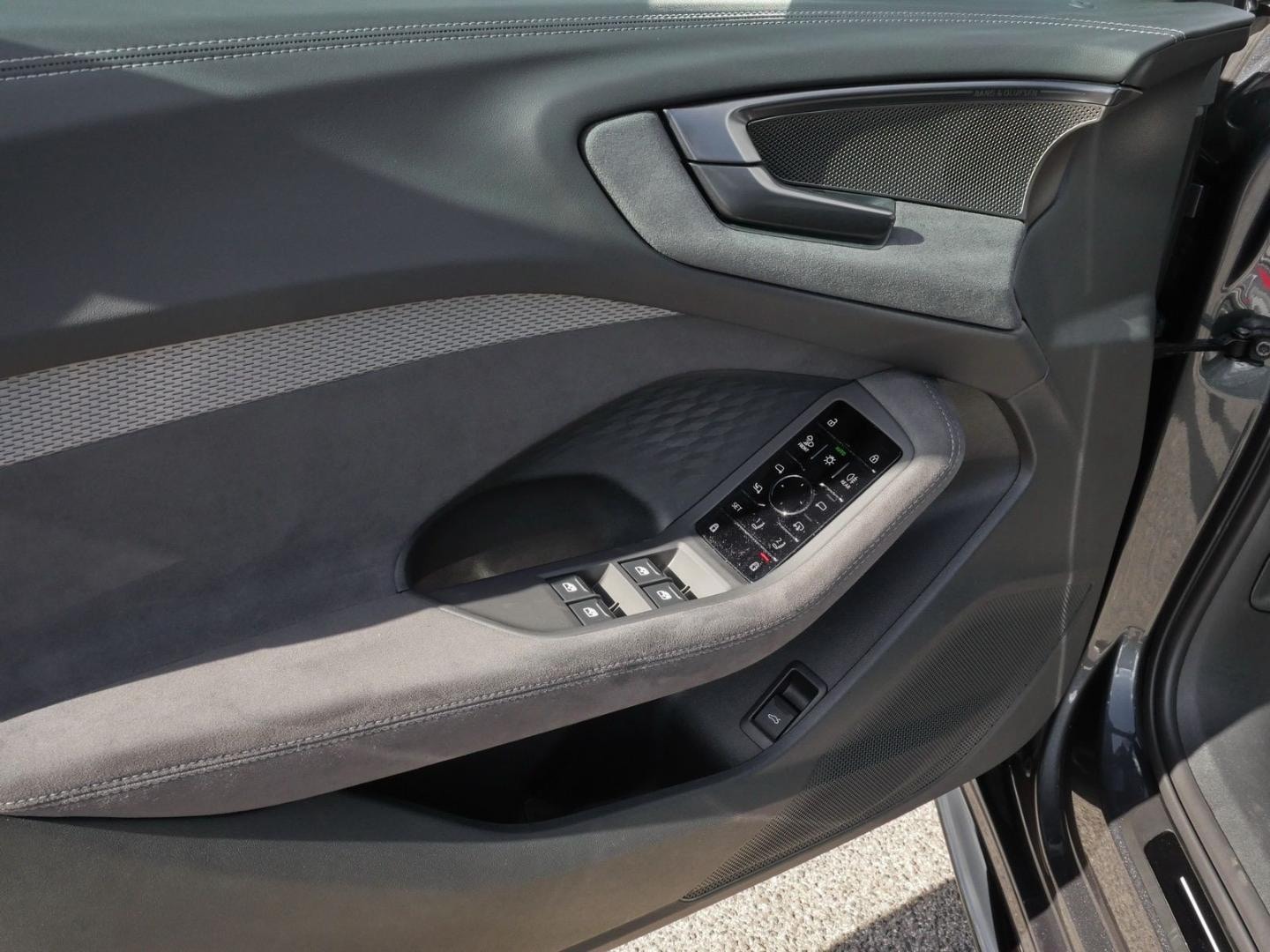 Bild über Audi A5 Avant TDI quattro 150 kW S tronic - für weitere Informationen kontaktieren Sie den Audi Partner