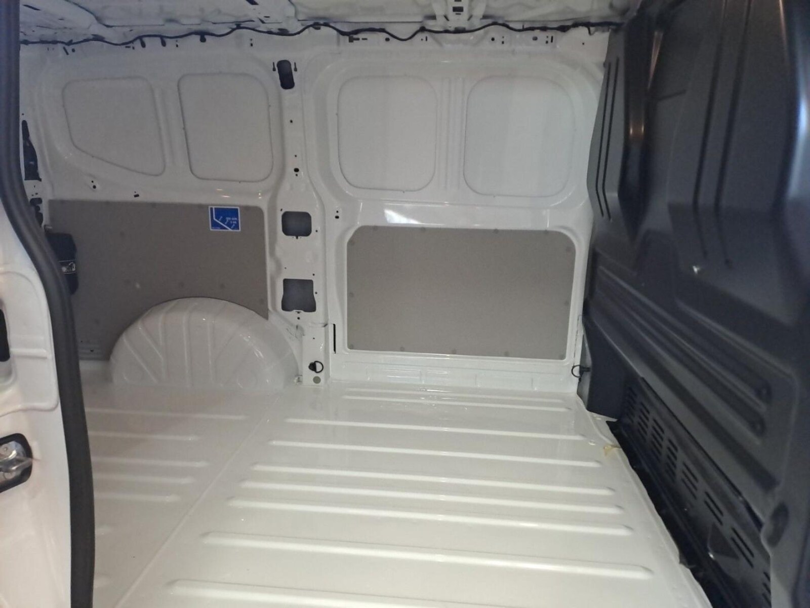 Volkswagen Transporter Kasten kurzer Radstand – Bild 13
