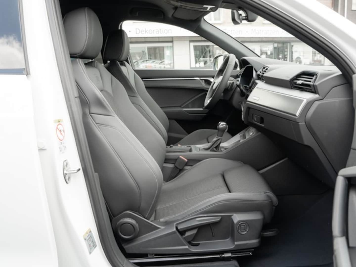 Bild über Audi Q3 S line 35 TFSI S tronic - für weitere Informationen kontaktieren Sie den Audi Partner
